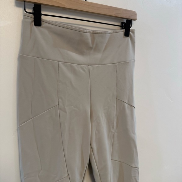 ATHLETA stellar city tight size 6 - Picture 7 of 7